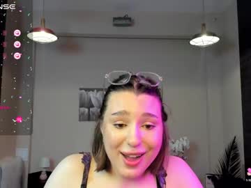 girl Free Milf And Mature Live Sex Cams with kylieeangel