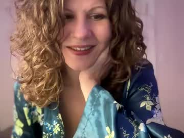 girl Free Milf And Mature Live Sex Cams with leahsparkles